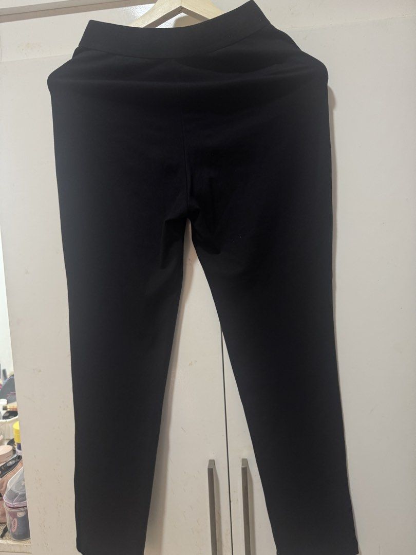 Uniqlo Pants / Jeggings (Category: Jeans) located in Mabalacat. Submitted by prelovedthings13__ (Listing ID 1446227831, Image 2). Description: .