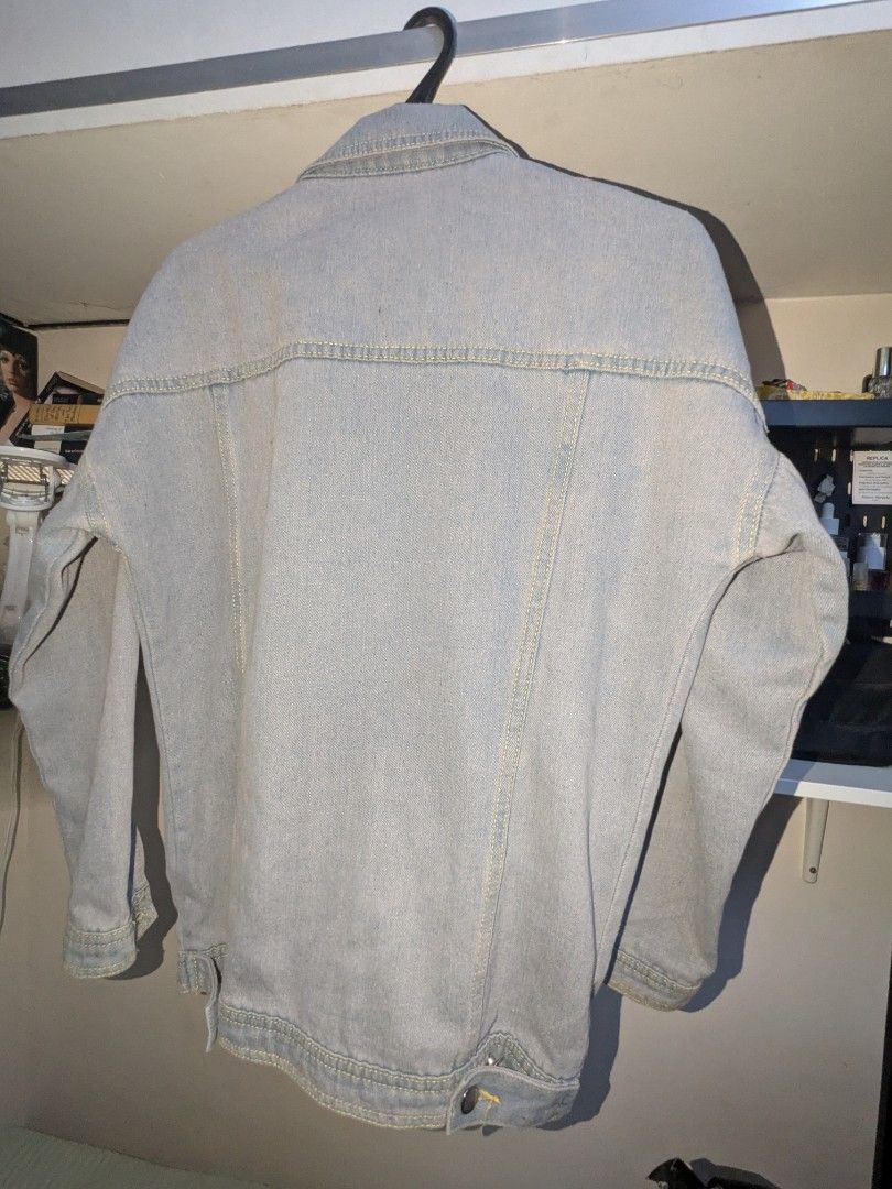 Untagged Light Wash Denim Jacket (Category: Coats, Jackets and Outerwear) located in Bacoor. Submitted by bashky (Listing ID 1446332600, Image 2). Description: Width: 22 in Length: 23 in Waist: 34 in.