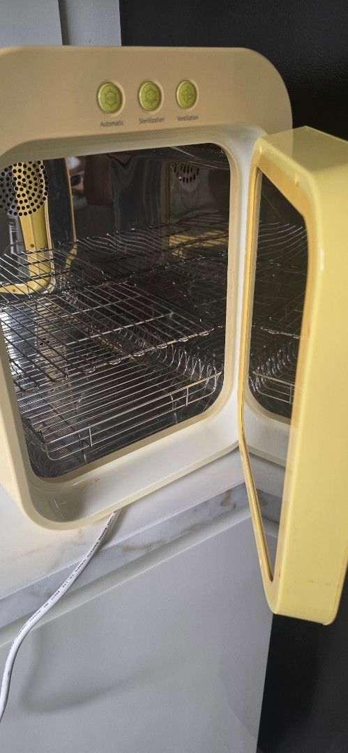 Upang UV sterilizer (Category: Breastfeeding & Bottle Feeding) located in Las Pinas. Submitted by azuelanes9207 (Listing ID 1446173649, Image 2). Description: no box. used it recently but its been used before for our kids.