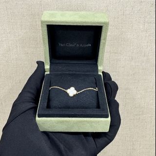 (Category: ) located in . Submitted by emishouseofluxe (Listing ID 1446182167, Image 1). Description: .