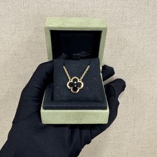(Category: ) located in . Submitted by emishouseofluxe (Listing ID 1446183970, Image 1). Description: .