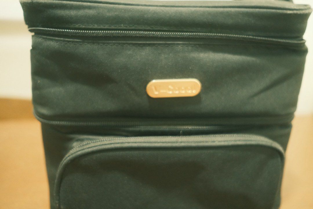 V-Cool Black Insulated Cooler Bag (Category: Breastfeeding & Bottle Feeding) located in San Fernando. Submitted by attg_ (Listing ID 1446186805, Image 2). Description: - Black V-Cool cooler bag - Features a top handle for easy carrying - Front zippered pocket for extra storage - Interior mesh pocket section - Note: Some marks inside the main compartment - Zippers are in good working condition.