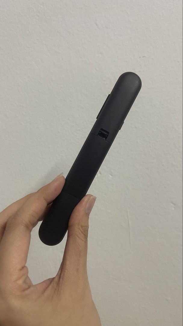 Viboton pointer (Category: Other Accessories) located in Klang. Submitted by todayy123 (Listing ID 1446340466, Image 2). Description: Quality’s pointer. Change Mac, the receiver cant fit my new laptop..