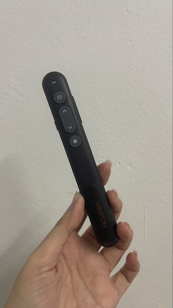 Viboton pointer (Category: Other Accessories) located in Klang. Submitted by todayy123 (Listing ID 1446340466, Image 1). Description: Quality’s pointer. Change Mac, the receiver cant fit my new laptop..