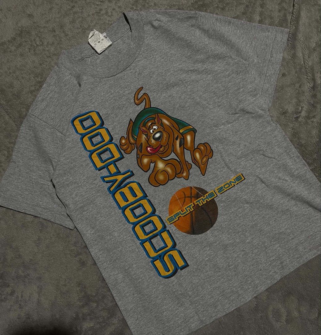 Vintage Scooby-Doo dated 2000 Cartoon Network Warner Bros. tee/ shirt (Category: Formal Shirts) located in Davao. Submitted by batz11 (Listing ID 1446341846, Image 3). Description: VTG SCOOBY-DOO Condition: Very Good condition Color rate: 10/10 Dimensions: 17 x 24 17 width/ 24 length Issue: Minimal hairline, barely visible & 1 pinhole (check photos for reference) DAVAO CITY LOCATION 📍 SHIPPING THROUGH J&T 🚚 DM IF INTERESTED 📥.