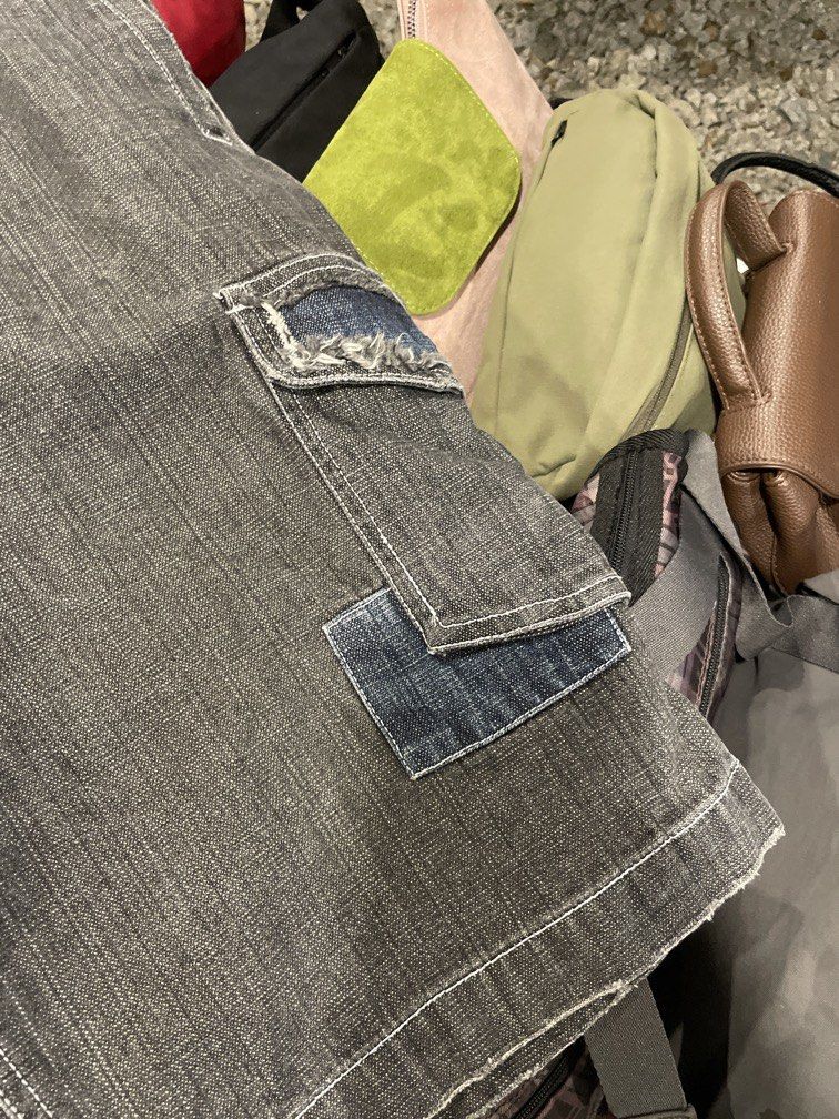 VINTAGE SPLIT SKATEBOARD JORT (Category: Shorts) located in Kuala Kangsar. Submitted by acceptanyoffer (Listing ID 1446328475, Image 3). Description: size 32-34.