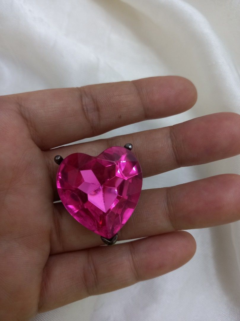 Vintage style power ring pink heart (Category: Rings) located in Tuguegarao City. Submitted by zenphoenix-7ad615 (Listing ID 1446297107, Image 3). Description: big heart power ring pink color size of a peso coin 5 peso in silver color.