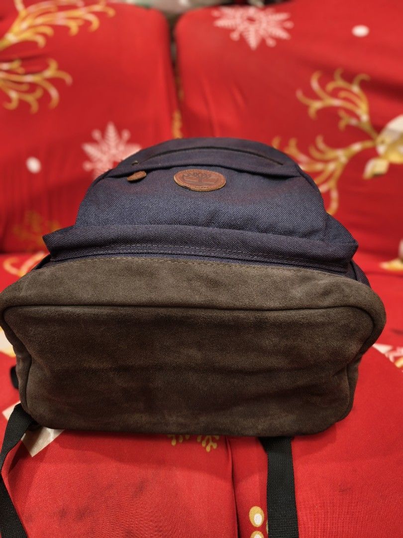 Vintage Timberland backpack (Category: Backpacks) located in Digos. Submitted by emmanuel28 (Listing ID 1446328015, Image 2). Description: Vintage Timberland Backpack authentc ✅ from Japan Made in PH around 25L Capacity like new condition no issue Location: davao del sur Buyer shoulders shipping fee.