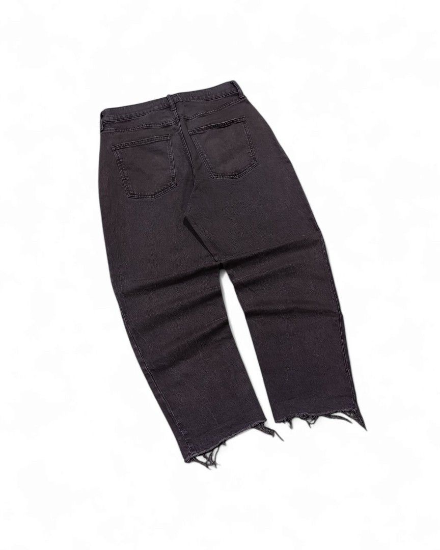 Vintage Universal Thread & Co. Distressed Pants (Category: Jeans) located in Bacoor. Submitted by chicogaleria (Listing ID 1446210969, Image 3). Description: 400 shipped 32 waist 42 length 12 thigh 9 leg opening.