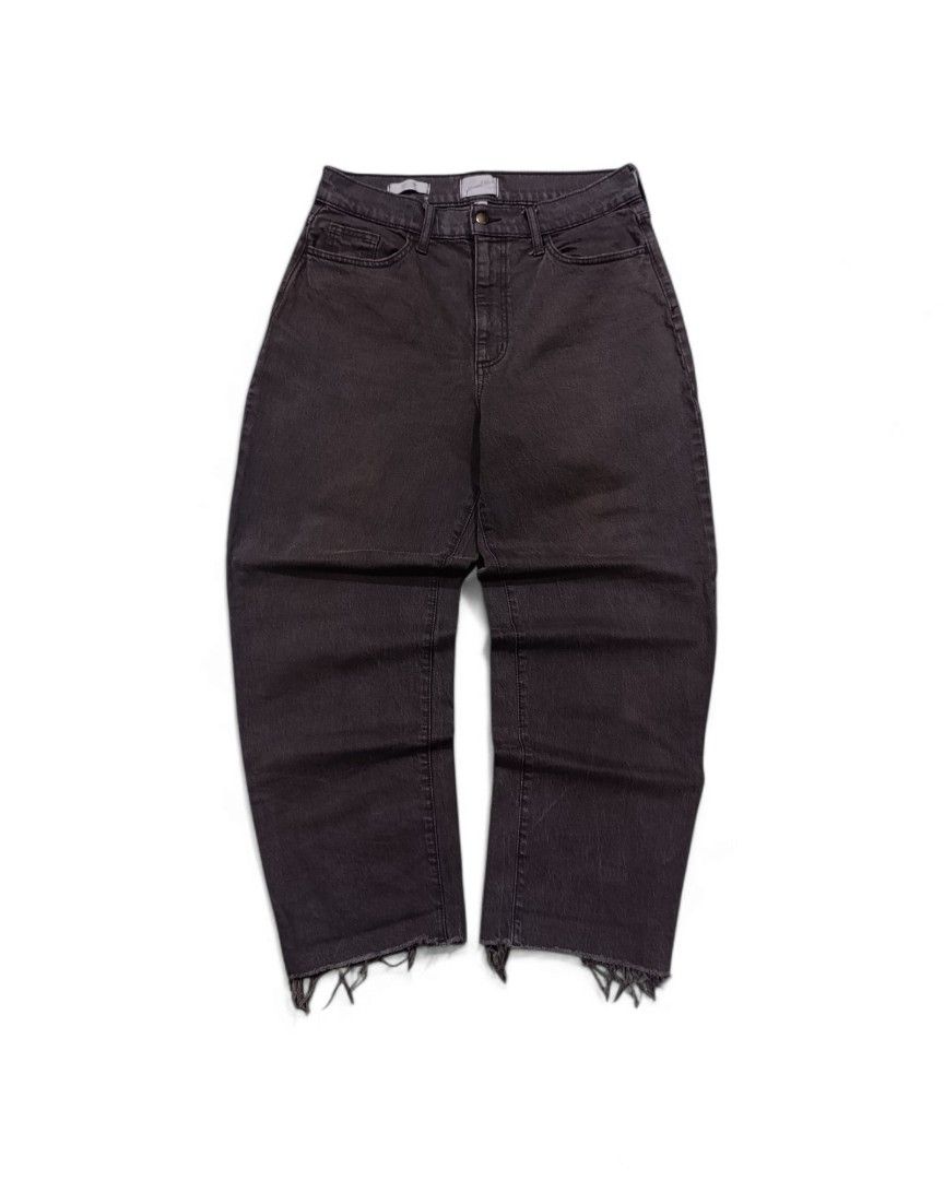 Vintage Universal Thread & Co. Distressed Pants (Category: Jeans) located in Bacoor. Submitted by chicogaleria (Listing ID 1446210969, Image 1). Description: 400 shipped 32 waist 42 length 12 thigh 9 leg opening.