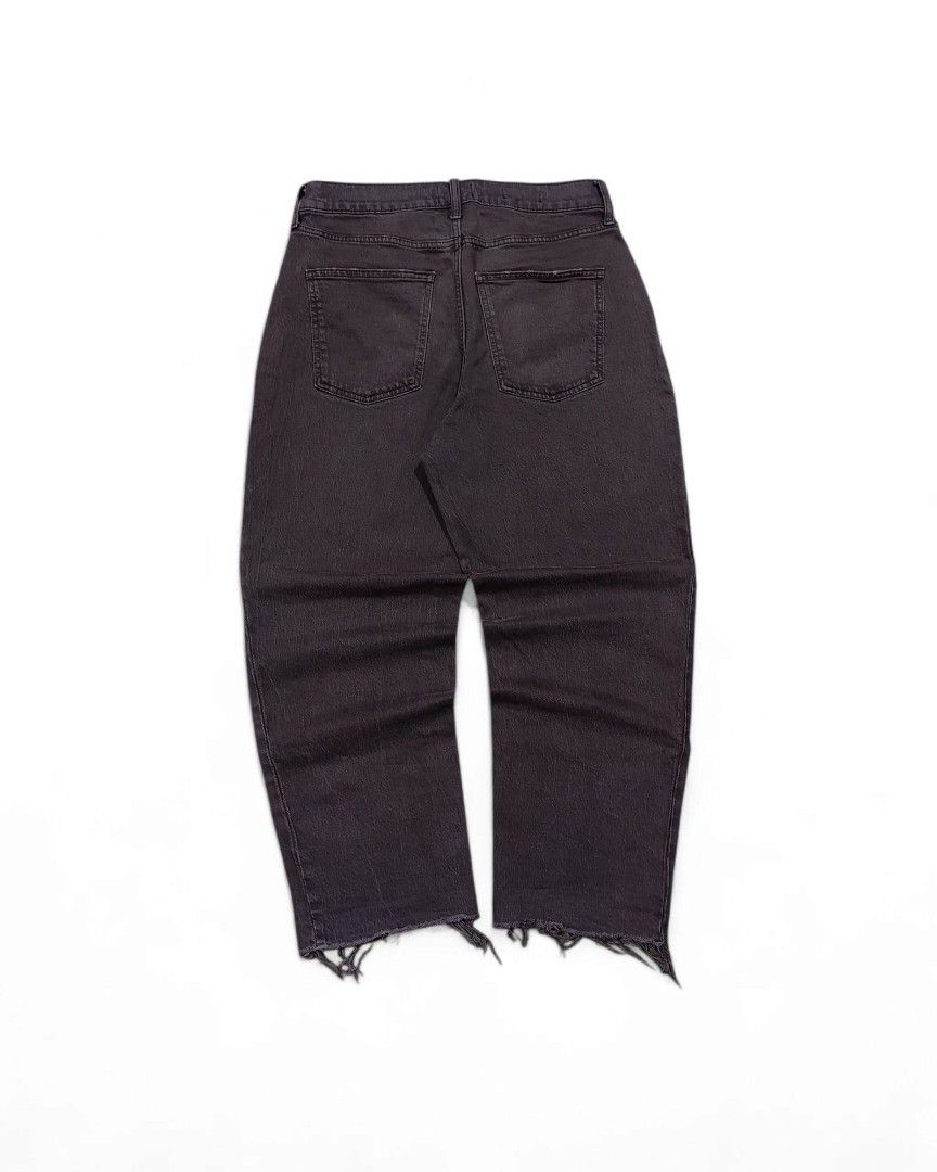 Vintage Universal Thread & Co. Distressed Pants (Category: Jeans) located in Bacoor. Submitted by chicogaleria (Listing ID 1446210969, Image 2). Description: 400 shipped 32 waist 42 length 12 thigh 9 leg opening.