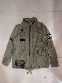 (Category: ) located in . Submitted by bsb.streetluxvintage.clothing (Listing ID 1446214132, Image 1). Description: .