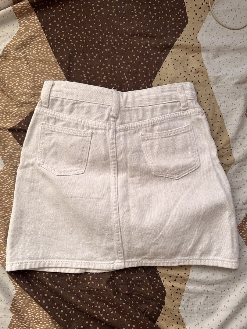White Denim A-Line Mini Skirt (Category: Skirts) located in Paranaque City. Submitted by moonbea (Listing ID 1446190166, Image 2). Description: - Classic white denim mini skirt - Flattering A-line cut - Features belt loops and functional pockets - Versatile piece for everyday casual wear - Effortlessly pairs with various tops.