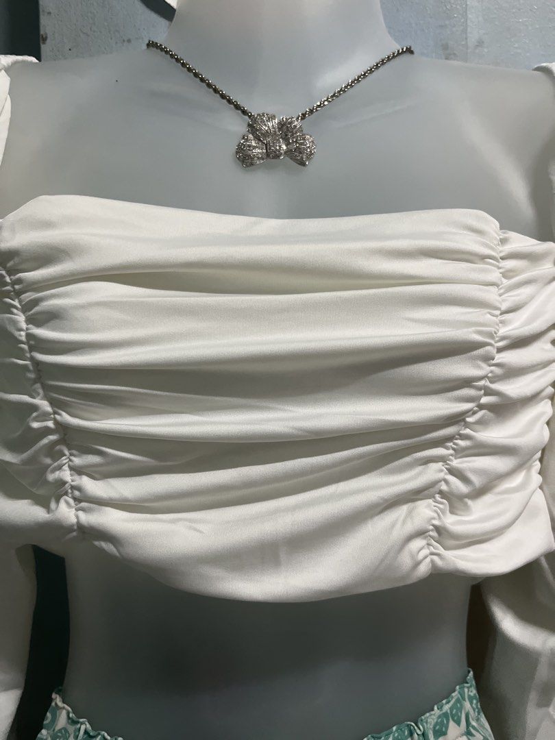 White Ruched off shoulder Long Sleeve Crop Top (Category: Blouses) located in Tabuk. Submitted by zenwolf-1867 (Listing ID 1446266761, Image 2). Description: - White long sleeve crop top - Ruched detailing - off shoulder - Smooth, comfortable fabric - Versatile: great for casual days or nights out - Pairs perfectly with high-waisted bottoms.