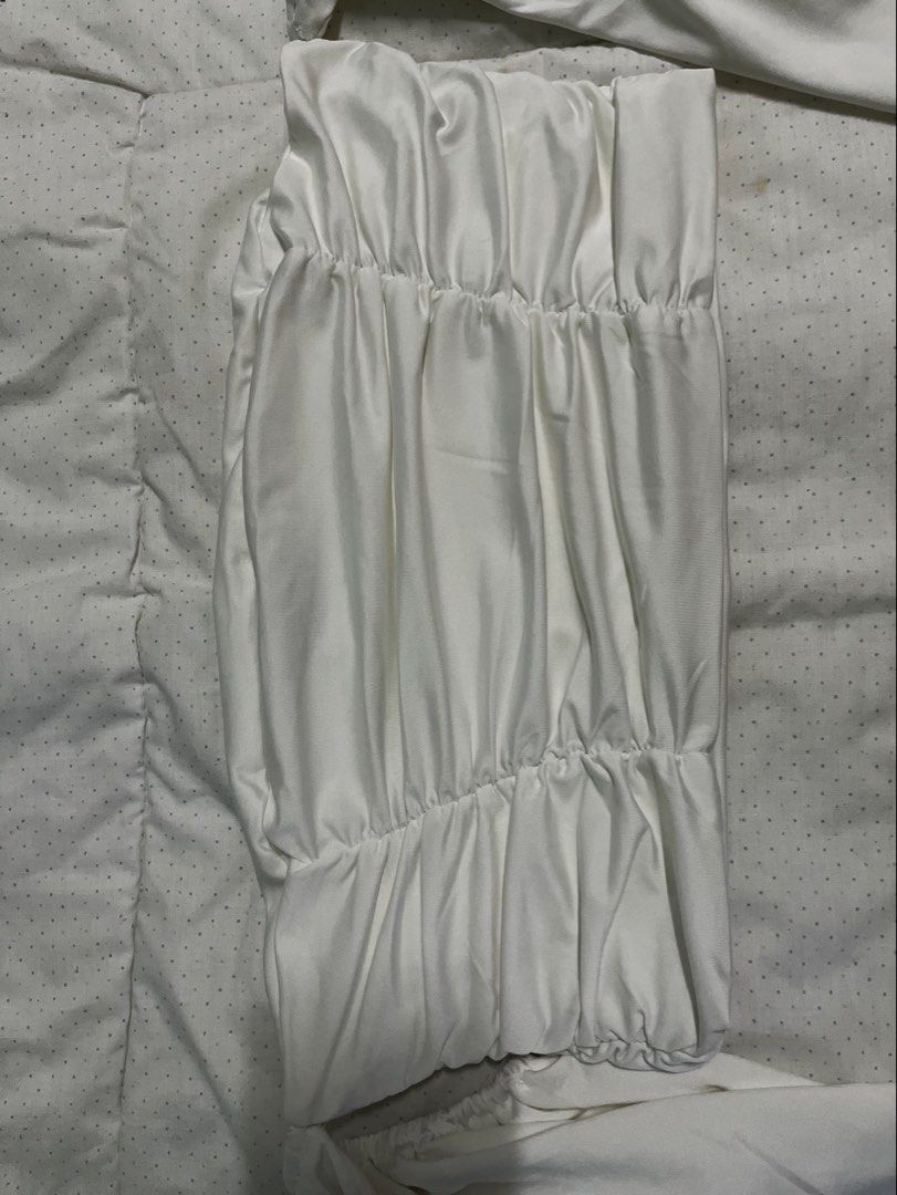 White Ruched off shoulder Long Sleeve Crop Top (Category: Blouses) located in Tabuk. Submitted by zenwolf-1867 (Listing ID 1446266761, Image 3). Description: - White long sleeve crop top - Ruched detailing - off shoulder - Smooth, comfortable fabric - Versatile: great for casual days or nights out - Pairs perfectly with high-waisted bottoms.