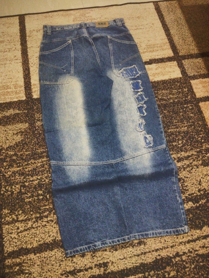 Y2K XRC BAGGY WASHED JEANS (Category: Jeans) located in Tuguegarao City. Submitted by kevvomaggad (Listing ID 1446280814, Image 2). Description: DIMENSIONS/MEASUREMENTS W : 32 L : 43 THIGH :12 HEM :9 ISSUE : LOOSE STITCH ( MINIMAL ) CONDITION : EXCELLENT COLOR RATE : 9.8 HARD / HEAVY DENIM.