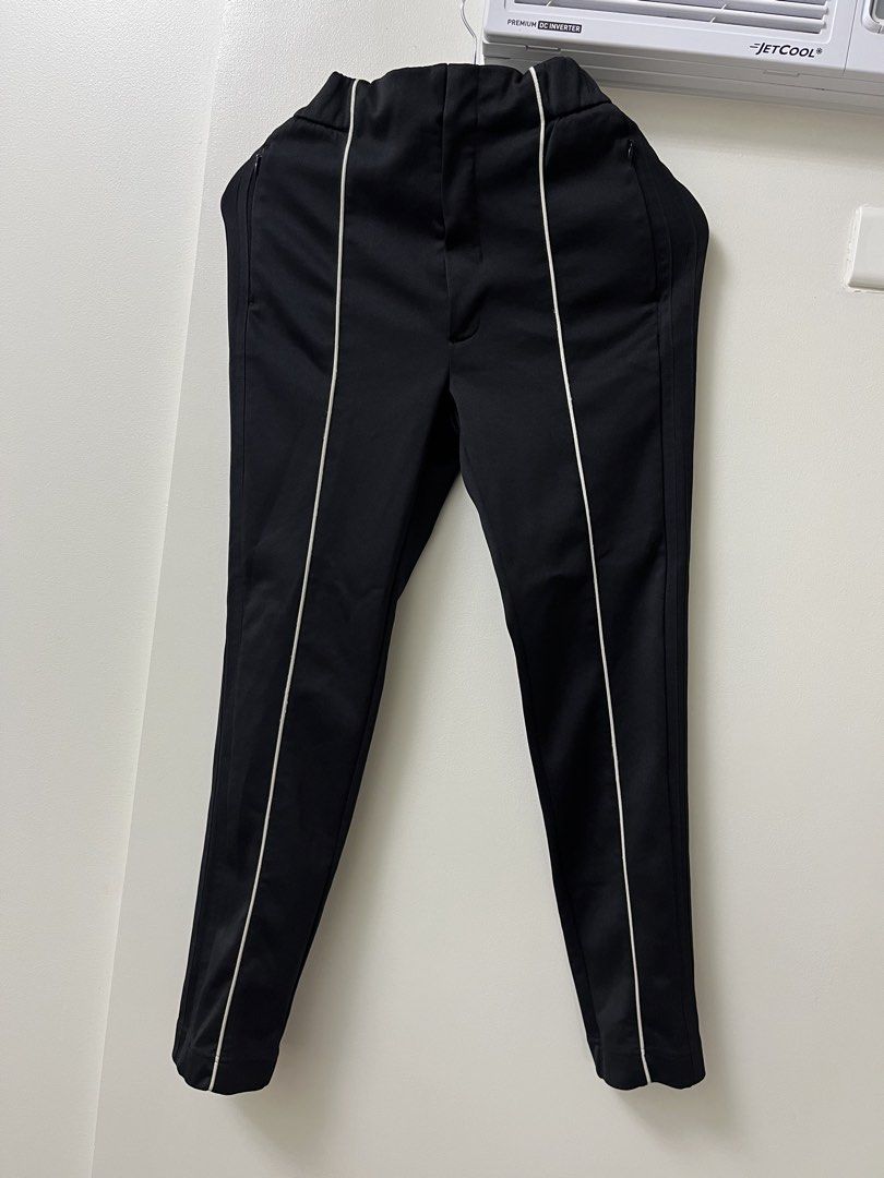 Y3 pants (Category: Luxury Apparel) located in Taguig. Submitted by clutterco (Listing ID 1446340993, Image 1). Description: 💯 Authentic Price is negotiable, send your best offer! 📦 Shipping Options: • Lalamove: Pay upon pickup • J&T Express: Payment required before shipping Got questions? Feel free to message me anytime! 😊 ♡ clutter.co.