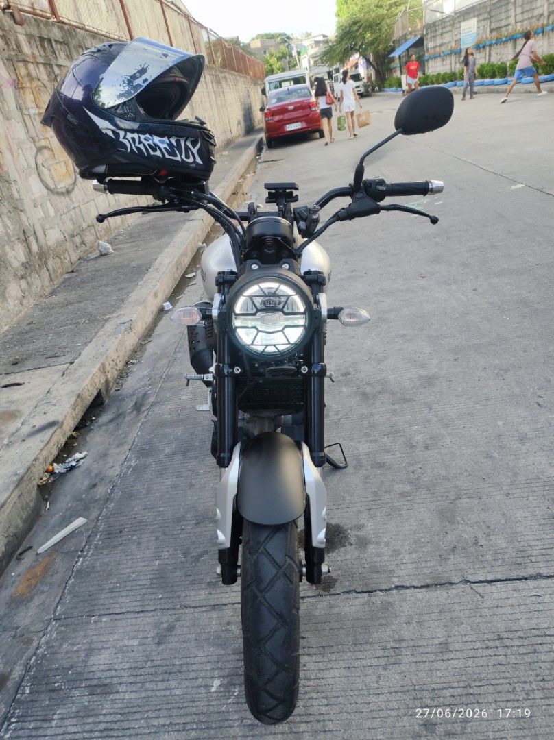 Yamaha XSR 155 (Category: Motorbikes for Sale) located in Pasig City. Submitted by cuadromichael (Listing ID 1408696558, Image 2). Description: Fresh Unit Silver Color 3.4k Odo Only Accessories: Break Tank Cover Radiator Cover Headlight Cover No Issue 6 Times lang nagamit sa rides Orig OR CR in Owner's Name Merong Xerox ng Driver's License ng Owner with 3 Penmanship (ballpen) 1 Original Key ( Looking pa yung 1st Owner sa Spare Key ) LTO Plate Num