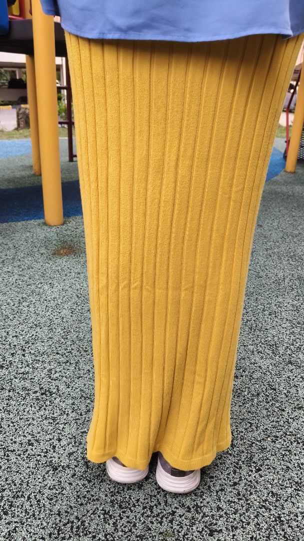 Yellow Ribbed Maxi Skirt (Category: Skirts) located in Kuala Lumpur. Submitted by zeeli (Listing ID 1446207315, Image 3). Description: - Long yellow maxi skirt - Ribbed texture - Stretchy and comfortable fabric - Versatile for casual or dressed-up occasions - Easy to pair with various tops.