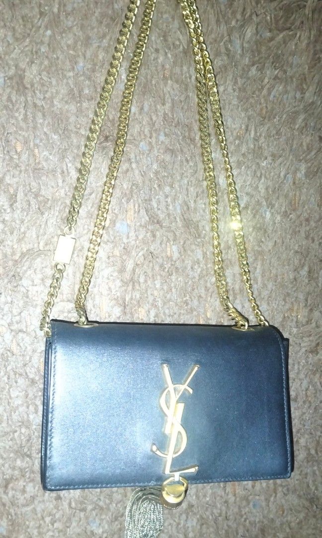 YVES SAINT LAURENT 🧿🧿🧿 (Category: Luxury Bags & Wallets) located in Baguio. Submitted by gracialowxury_bags (Listing ID 1446277252, Image 1). Description: GUARANTEED NOT AUTHENTIC...SMALL SIZE...SIGN OF USED 🧿🧿🧿.