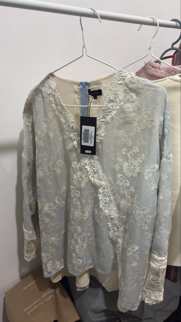 ZALIA KEJORA (Category: Baju Kurung & sets) located in Tampin. Submitted by Arissa (Listing ID 1446265536, Image 1). Description: still with tag. tak pernah pakai. want to clear up my wardrobe. can fit til xxl . bought at 210. can still negoo.