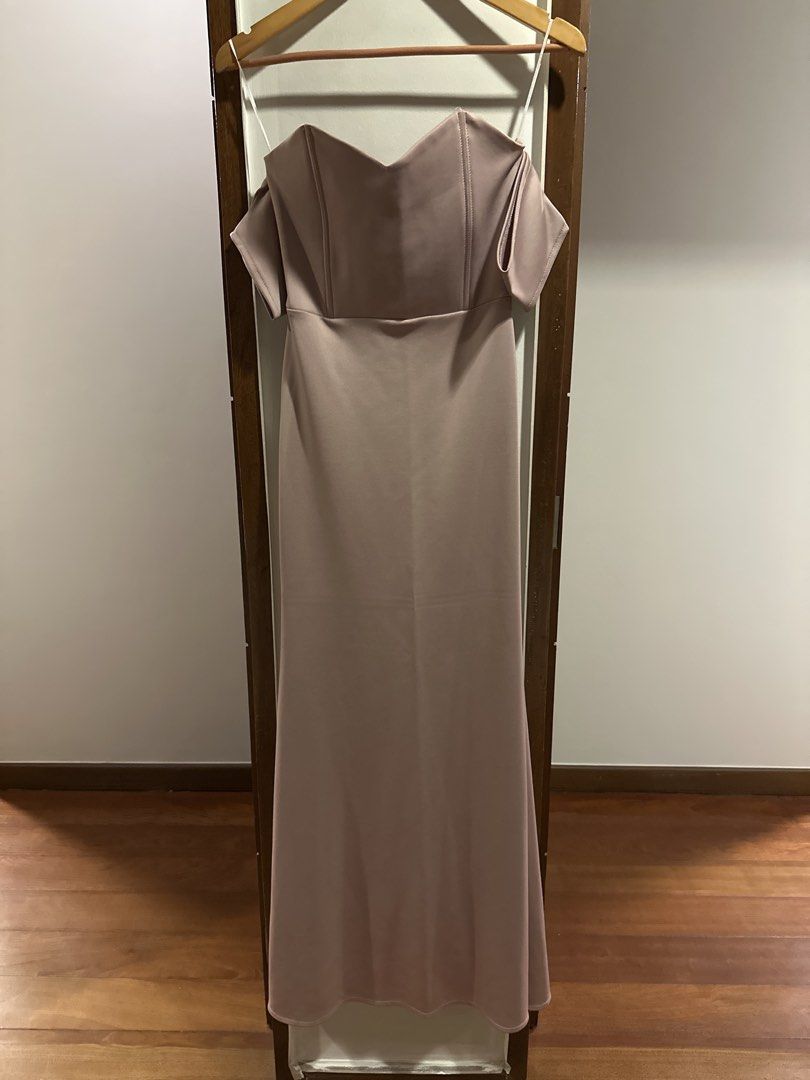 ZOO THE LABEL Off-Shoulder Evening Gown (Category: Evening dresses & gowns) located in Quezon City. Submitted by beignetsandthings (Listing ID 1446268676, Image 2). Description: - Custom size - Height 5’3 ft wearing 4.5” heels.