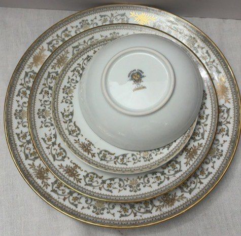 4-piece Noritake Gracelyn Dinner Setting (Category: Dinnerware & Cutlery) located in Quezon City. Submitted by lopezlavi (Listing ID 1446420020, Image 2). Description: Dinner Plate features the widest expanse of the scrollwork band along the rim. Salad Plate is perfect for salad or dessert service. Bread & Butter Plate measuring 6.375 inches. Fruit/Dessert (Sauce) Bowl features a solid white interior base ringed by the matching pattern Available: