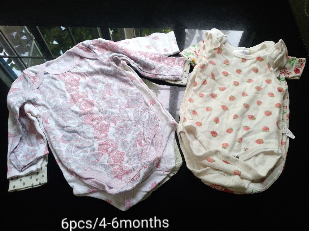 6pcs Baby Bodysuits 4-6 Months (Category: Babies & Kids Fashion) located in Tiaong. Submitted by bjcmarch (Listing ID 1446395318, Image 1). Description: - Bundle of 6 baby bodysuits - Suitable for babies aged 4-6 months - Includes both long-sleeved and short-sleeved options - Features adorable prints like strawberries and floral patterns - Great for everyday wear -Slightly used/Clean/Presentable P200.00 only -Meet up bagung palengke Tiaong -Shipp