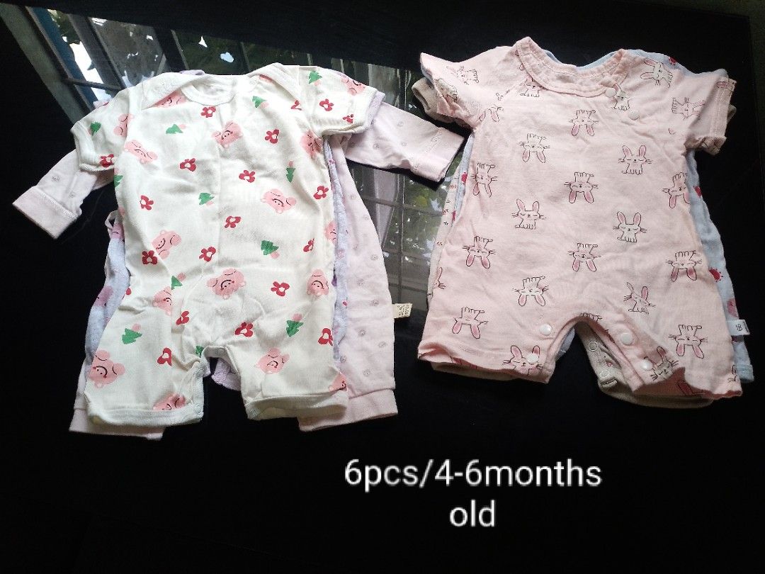 6pcs Baby Rompers 4-6 Months Old (Category: Babies & Kids Fashion) located in Tiaong. Submitted by bjcmarch (Listing ID 1446396409, Image 1). Description: - Bundle of 6 baby rompers - Fits babies 4-6 months old - Assorted short and long sleeves - Features cute prints with pink and green accents - Perfect for everyday wear -Slightly used/Clean/Presentable P200.00 -Meet up bagung palenke tiaong -Shipping/sf shouldered/j&t Thank u😊.