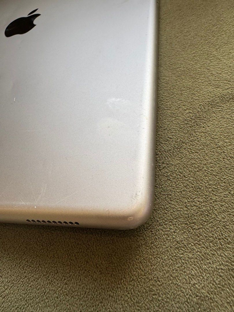 (Category: iPad) located in Singapore. Submitted by navidk (Listing ID 1446431965, Image 3). Description: Apple iPad Pro 12.9 » (2nd Gen) 256GB - Great Budget Device Looking for a large, capable iPad without the premium price tag? I am selling a fully functional 12.9-inch iPad Pro (2nd Generation) with a massive 256GB of storage. Important Condition Notes: The Screen: Please note there is a visible mark in the center of the screen that shows up a