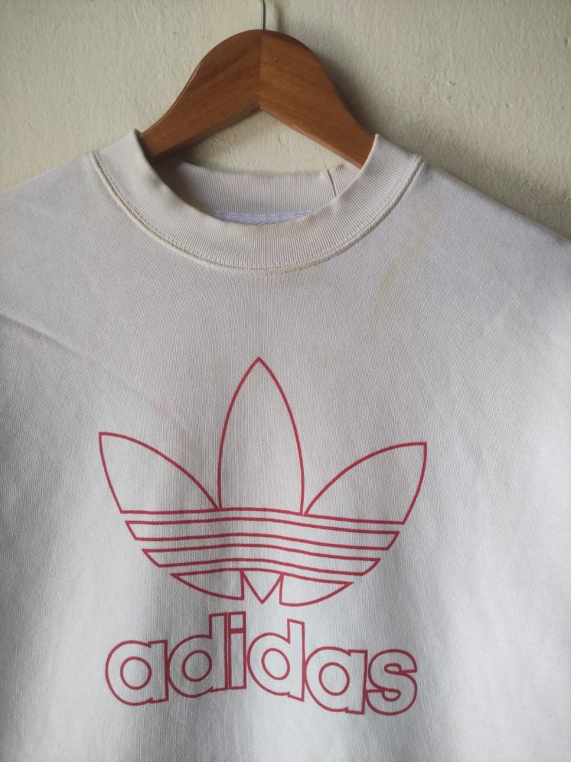 Adidas Big Logo Sweatshirt (Category: Hoodies) located in Kuala Lumpur. Submitted by ipanakimbundle (Listing ID 1446389427, Image 2). Description: Original Bundle Item. Condition : 8.9/10 Size : L (Pit 21 , Labuh 26).