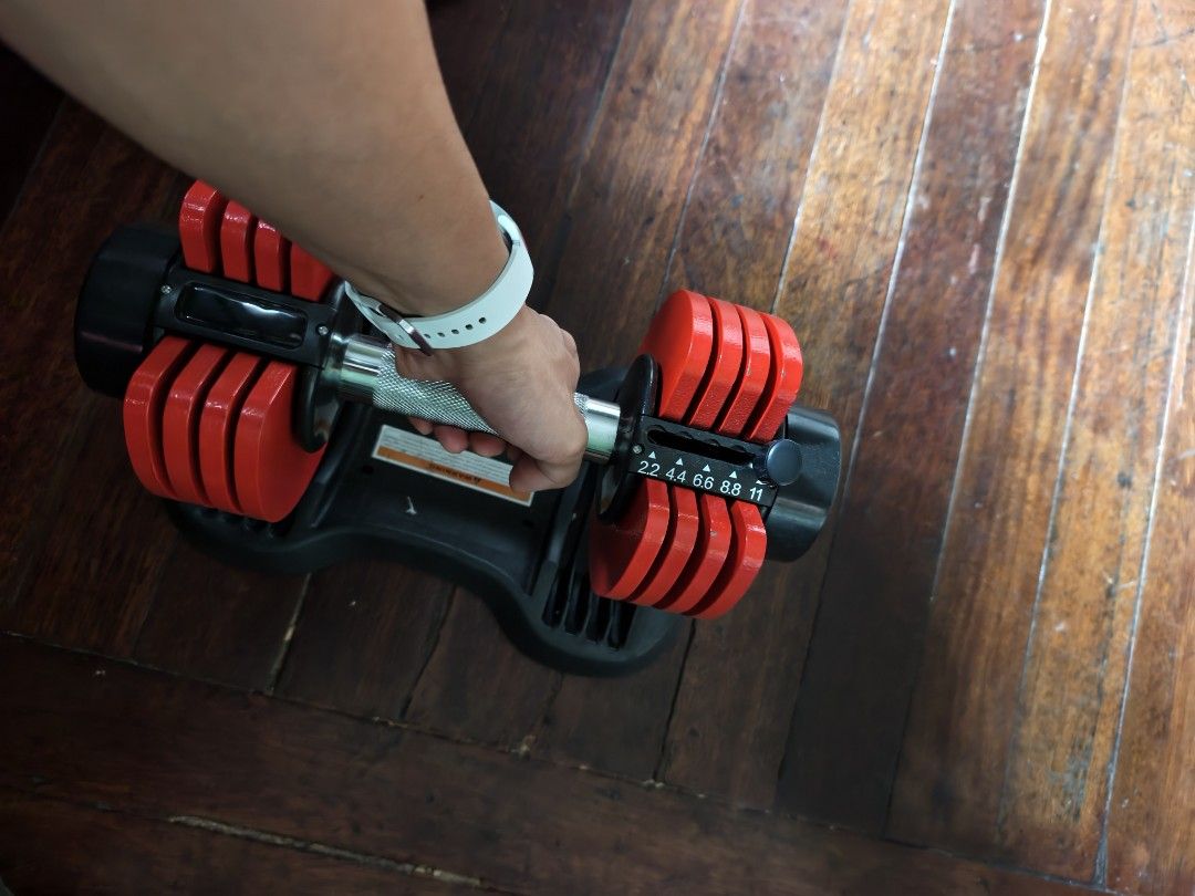 Adjustable Dumbbell Set 11kg (Category: Weights & Dumbbells) located in Marikina City. Submitted by rtobs08 (Listing ID 1446381069, Image 2). Description: - Adjustable dumbbell, perfect for home workouts. - Easily change weights by adjusting the dial. - Weight range: 2.2kg to 11kg. - Comes with a convenient storage base. -1 pc only.