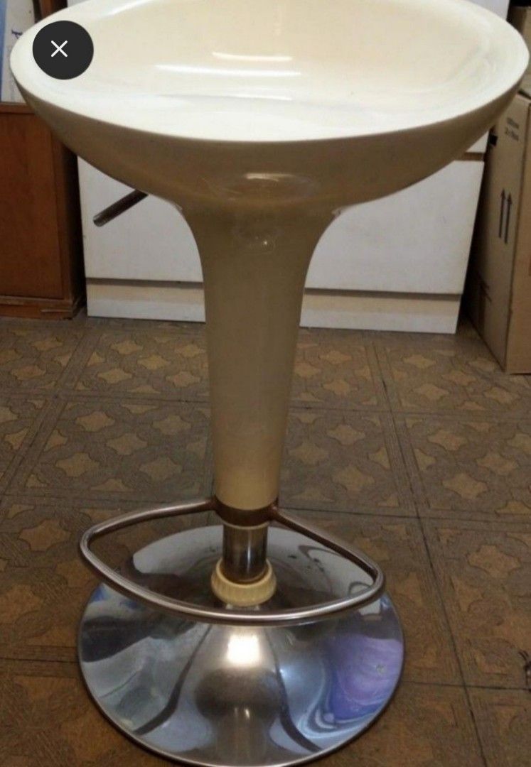 Adjustable stools (Category: Chairs) located in Singapore. Submitted by sgcrsll (Listing ID 1446502966, Image 2). Description: 1 for $30, 2 for $50 height of the back 66cm,front 54cm.