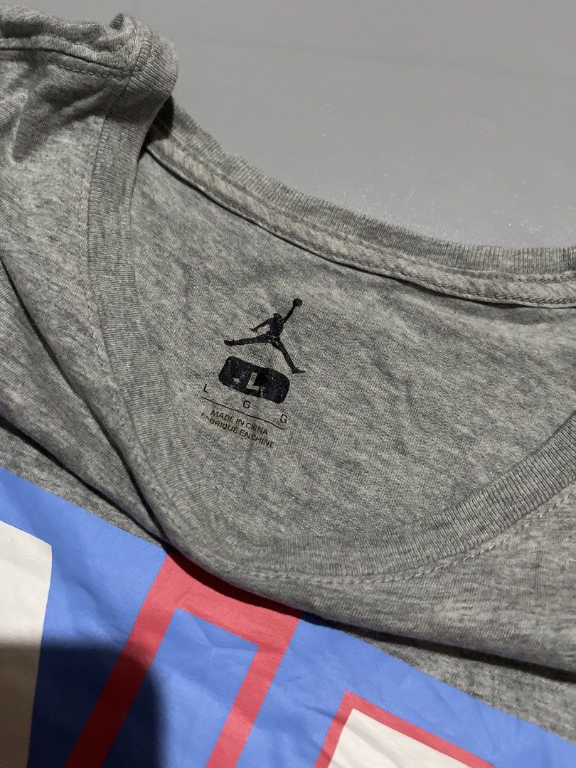 Air Jordan Graphic Jump Man Grey Tee (Category: Tshirts & Polo Shirts ) located in Angeles City. Submitted by andreiboughts (Listing ID 1446526258, Image 3). Description: Length: 27 Width: 17 Condition: 10/10 Color rate: 10/10 Issue (s): None Complete Tags ✅ Large on tag.