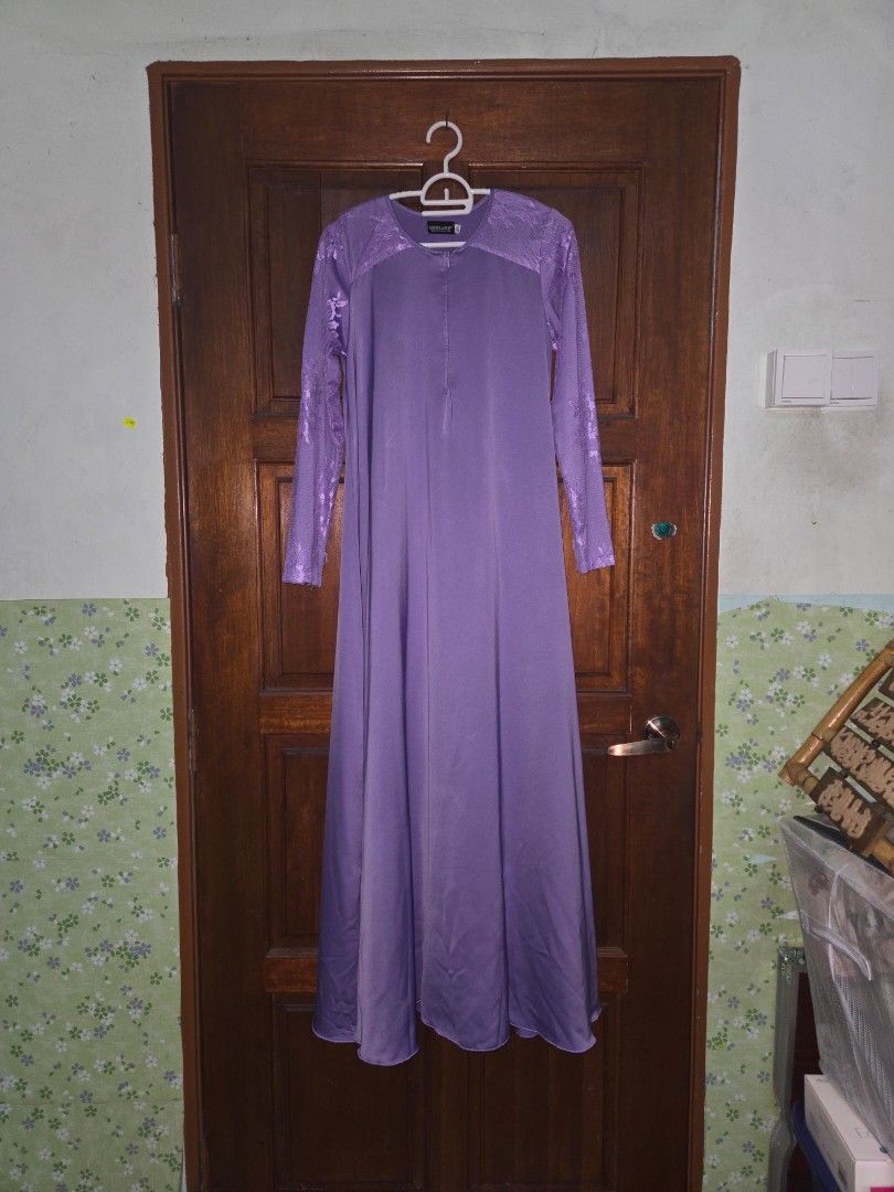 AMMARA ANNUR Lavender Purple Satin Maxi Dress ( (Category: Dresses) located in Batu Caves. Submitted by syedazain (Listing ID 1446494828, Image 1). Description: ​Letting go of this gorgeous pastel lavender maxi dress from boutique brand Ammara Annur. Material has a soft satin sheen, with beautiful matching lace on the shoulders and sleeves. Has a hidden front zip too. ​Condition: Excellent condition, lightly worn ​Brand: Ammara Annur ​Size: XS ​ 
