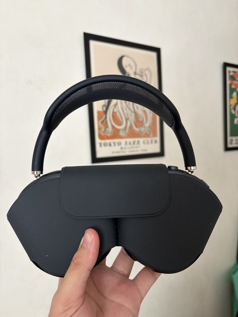 Apple AirPods Max (H1 Type-C) Midnight Color (Category: Headphones & Headsets) located in Quezon City. Submitted by cks_gaming (Listing ID 1446391087, Image 2). Description: - Apple AirPods Max in Midnight color - H1 Chip, Type-C Version - Includes original Smart Case - Exceptional audio quality and active noise cancellation - Original packaging included - Reason for selling: Infrequent use - Bought last June 2025 at Beyond The Box UPTC.