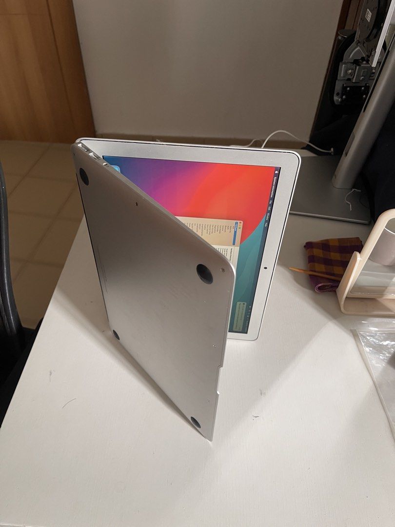 Apple MacBook Air Laptop Silver494751425066455044