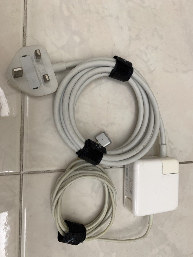 Apple MacBook Power Adapter