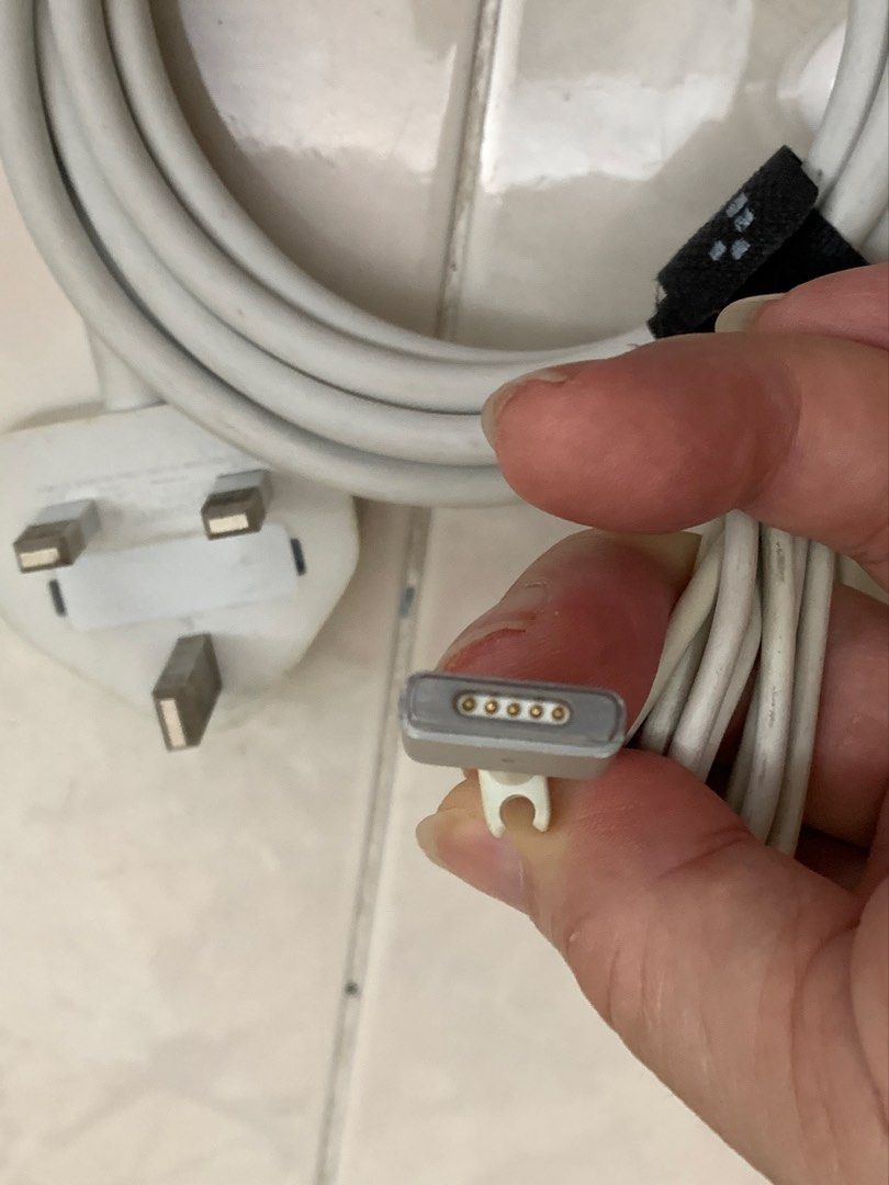 Apple MacBook Power Adapter494621972192962562