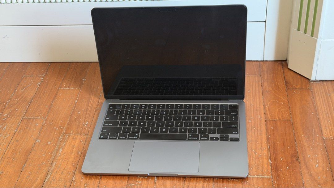 Apple MacBook Pro 13-inch494371630807797760