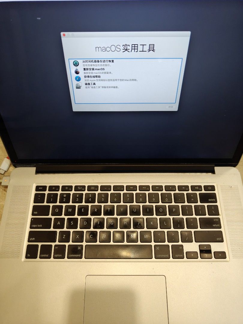 Apple MacBook Pro Laptop495000431394836481