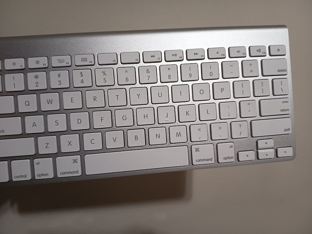 Apple Magic Keyboard A1314 Wireless Bluetooth Silver494781582677780480