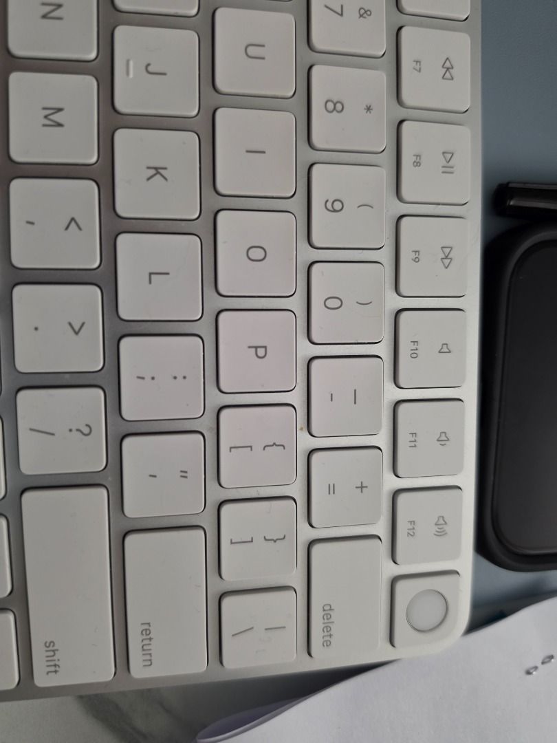Apple Magic Keyboard with Touch ID (the updated USB-C version)494758911878123521