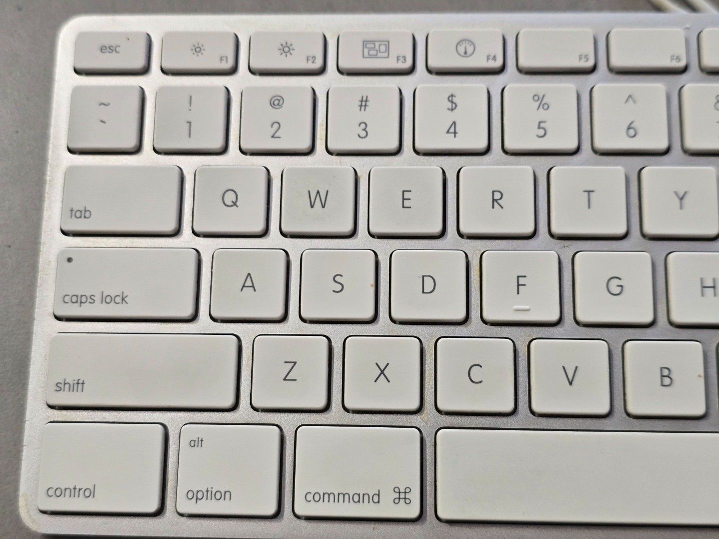 Apple Wired Keyboard A1243494629589279713281