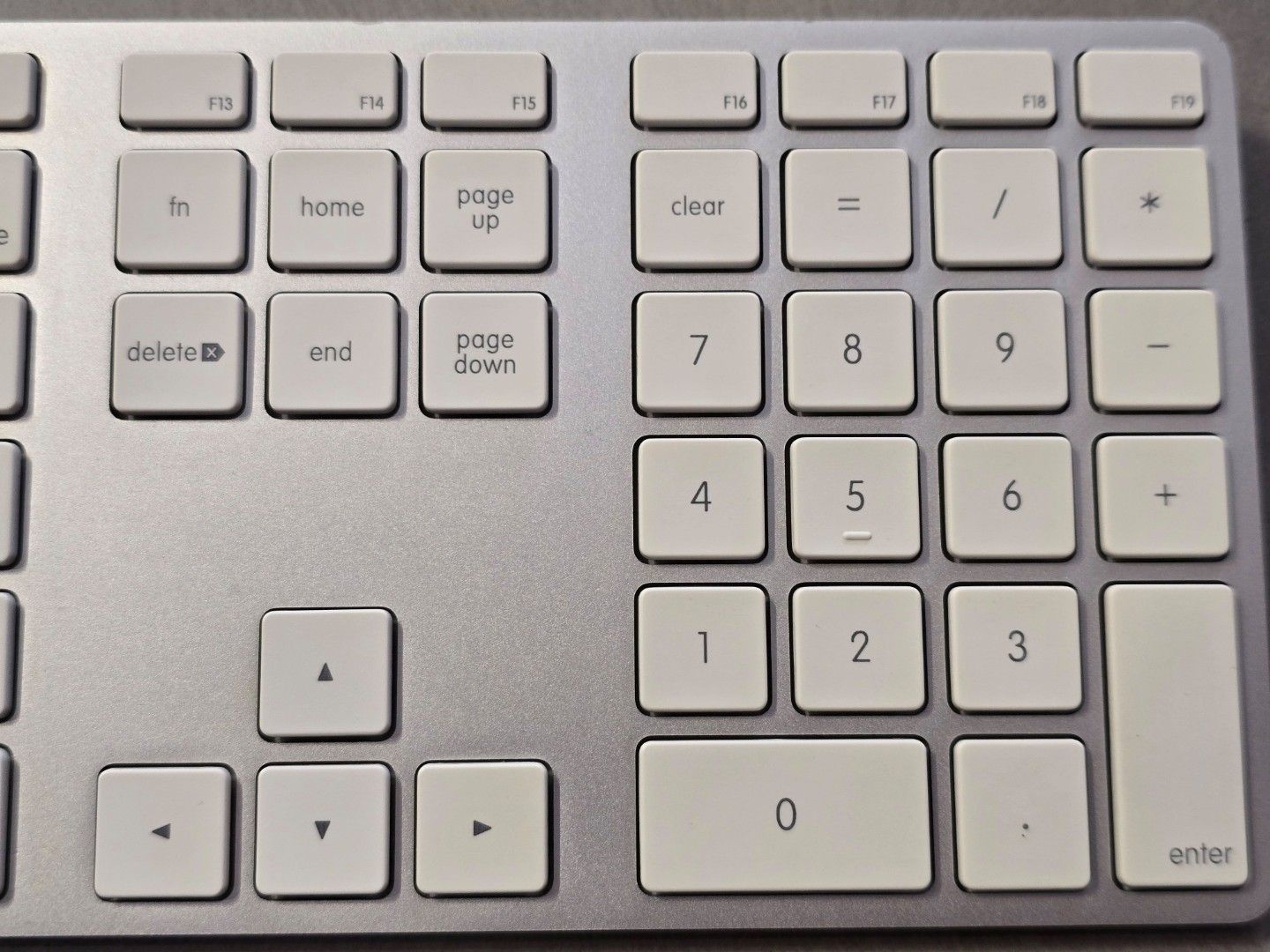 Apple Wired Keyboard A1243494629589279713284