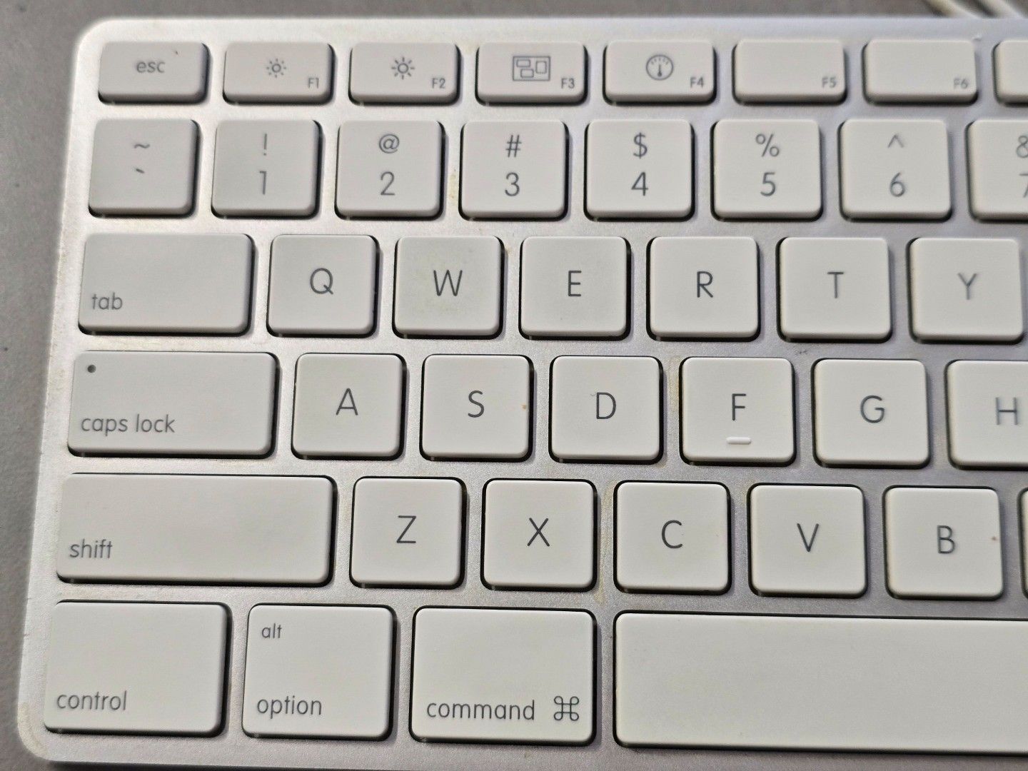 Apple Wired Keyboard A1243494629589279713282