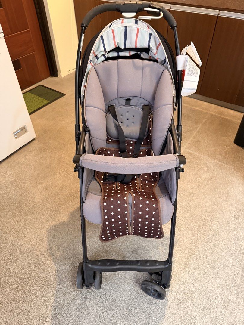 Aprica Karoon Air Stroller Lightweight Compact Foldable (Category: Strollers) located in Quezon City. Submitted by nashedpotato (Listing ID 1446375598, Image 2). Description: Selling our well-loved Aprica Karoon Air Stroller, complete with a bag holder—perfect for parents looking for a lightweight, premium stroller for everyday use or travel. ✅ Ultra-lightweight (only 3.9 kg) – easy to carry and lift ✅ Suitable from newborn up to 15 kg (around 3 