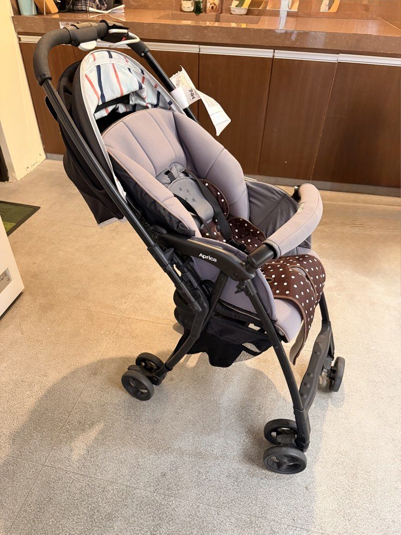 Aprica Karoon Air Stroller Lightweight Compact Foldable (Category: Strollers) located in Quezon City. Submitted by nashedpotato (Listing ID 1446375598, Image 3). Description: Selling our well-loved Aprica Karoon Air Stroller, complete with a bag holder—perfect for parents looking for a lightweight, premium stroller for everyday use or travel. ✅ Ultra-lightweight (only 3.9 kg) – easy to carry and lift ✅ Suitable from newborn up to 15 kg (around 3 