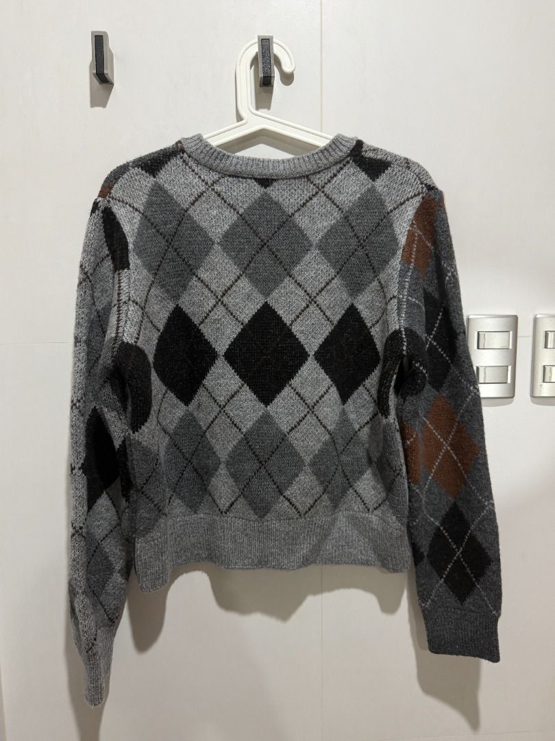 Argyle Knit Cardigan (Category: Coats, Jackets and Outerwear) located in Mandaluyong City. Submitted by kayechx (Listing ID 1446496531, Image 3). Description: - Grey argyle knit cardigan - Brand: Qustyle - Bought in Turkey - Button-up front - Super thick HQ knit - price SLIGHTLY negotiable, but not by a lot huhu already selling cheap since i need closet space asap will give 10% discount if you buy 3 or more items from me.