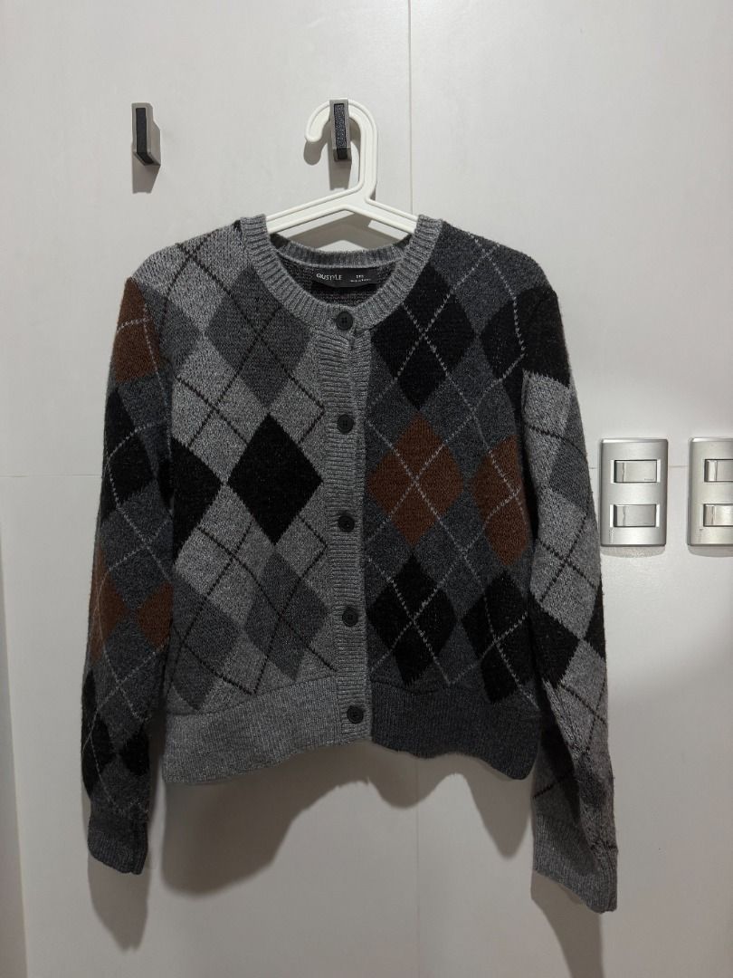 Argyle Knit Cardigan (Category: Coats, Jackets and Outerwear) located in Mandaluyong City. Submitted by kayechx (Listing ID 1446496531, Image 1). Description: - Grey argyle knit cardigan - Brand: Qustyle - Bought in Turkey - Button-up front - Super thick HQ knit - price SLIGHTLY negotiable, but not by a lot huhu already selling cheap since i need closet space asap will give 10% discount if you buy 3 or more items from me.